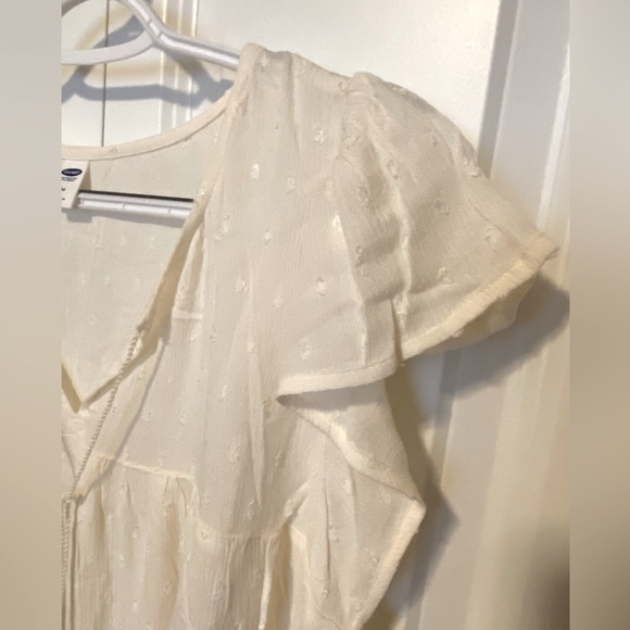 Old Navy ivory clip dot flutter sleeve top - Picture 5 of 7
